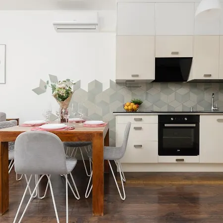 Apartment Bright With Balcony By Renters *