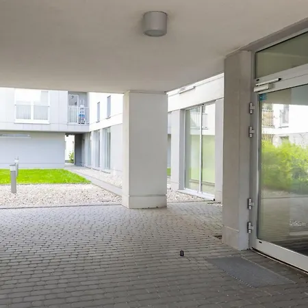 Apartment Bright With Balcony By Renters *