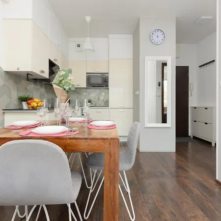 Bright With Balcony By Renters *